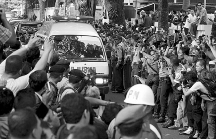 98印尼华人惨案(98年印尼华人惨案美国)-第3张图片