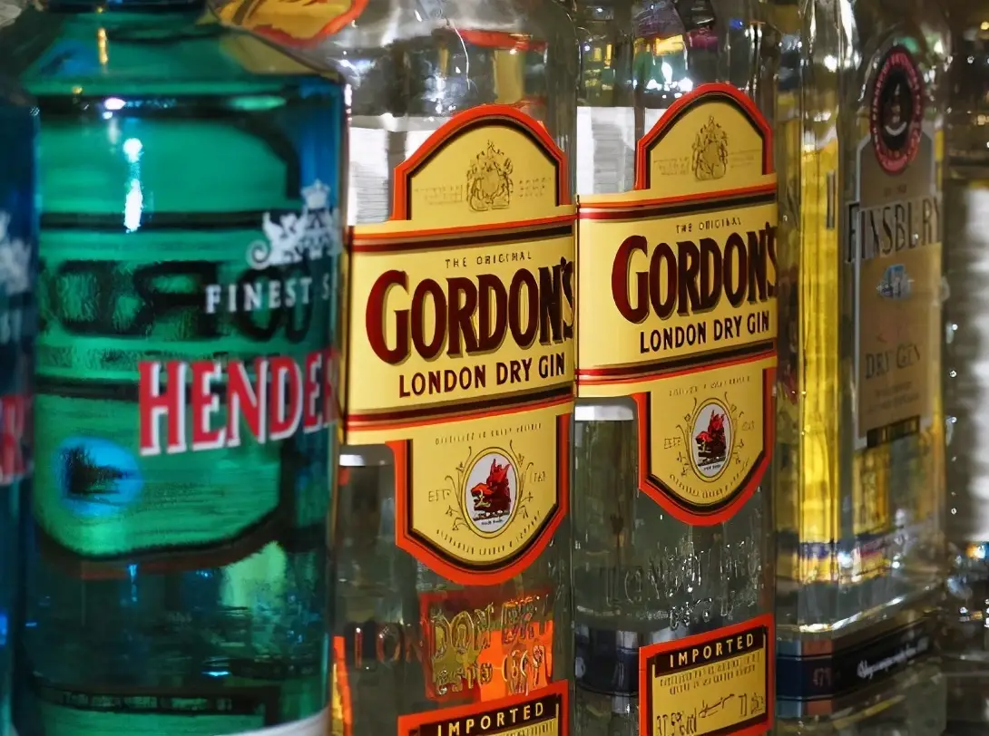 琴酒是什么酒(琴酒的历史、分类和酿制方法) 烈酒指南:琴酒的历史、分类和酿制方法