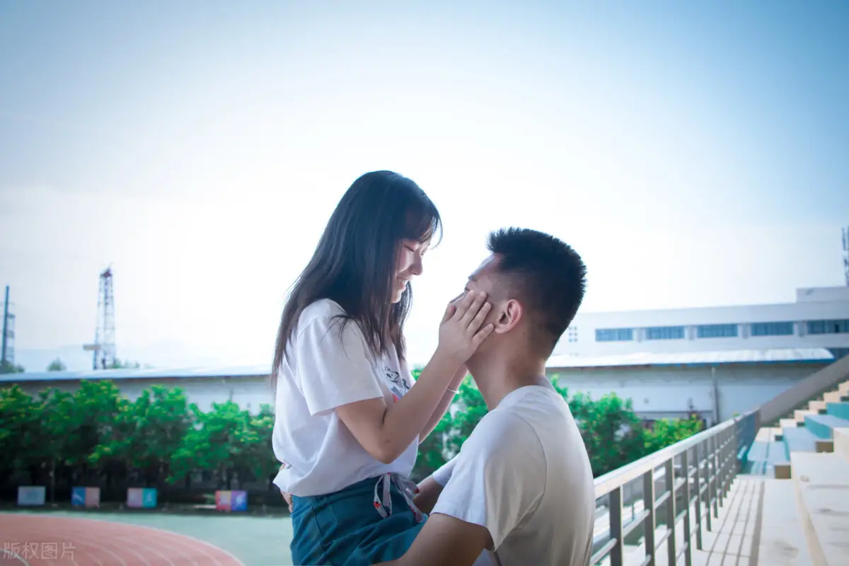 朱砂痣的爱情含义是什么意思(白月光和朱砂痣代表着什么) 白月光和朱砂痣代表着什么?它的由来及爱情意义真的太现实了