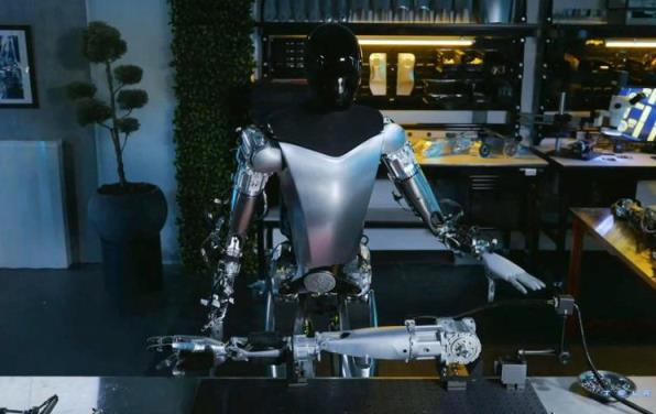 特斯拉人形机器人自己造自己,特斯拉人形机器人使用了什么技术