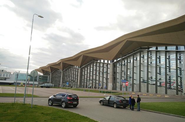 俄圣彼得堡机场因不明飞行物关闭,圣彼得堡机场关闭最新消息