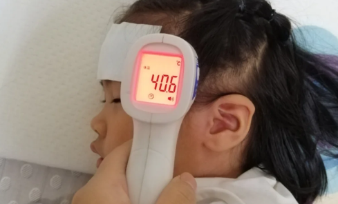 小孩反复高烧39度吃奥司他韦可以吗,宝宝反复高烧39度以上三天了怎么办