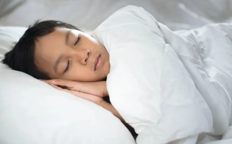 身高与发育期的睡眠相关吗,青少年早睡早起有助于长高吗