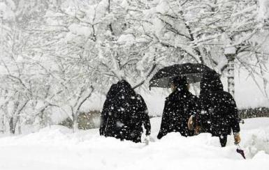 江南等地暴雨北方局地暴雪,暴雪天气对生活的影响