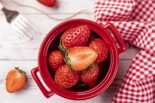 草莓不放冰箱可以过夜吗,草莓不放冰箱隔夜会坏吗