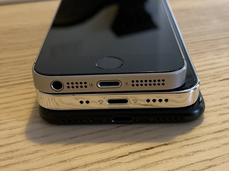 5.4寸iPhone12实机模对比4.7寸苹果7：竟小了一圈