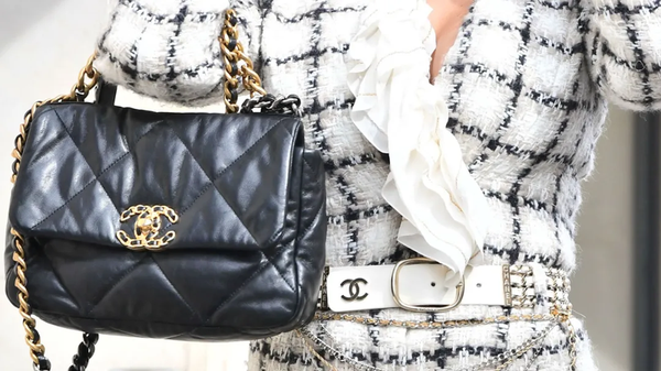 Chanel 完成第五次涨价，奢侈品牌手袋价格水涨船高