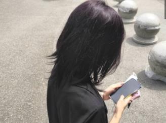 黑紫色能盖住白头发吗,染了黑紫色还能染其他颜色吗