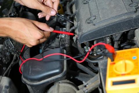 汽车电瓶亏电怎么办-需要更换吗,汽车电瓶亏电怎么恢复电量,多跑跑,能修复吗