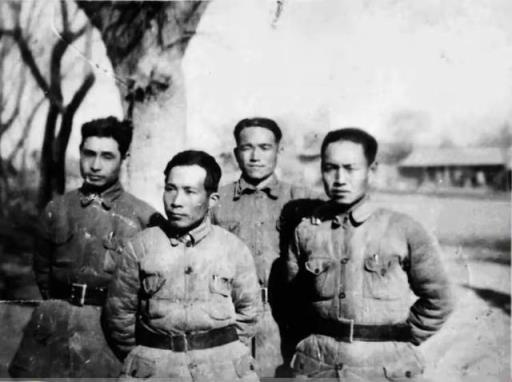 韩雪的外公是原北京军区司令员王近山,王占山是不是韩雪的姥爷