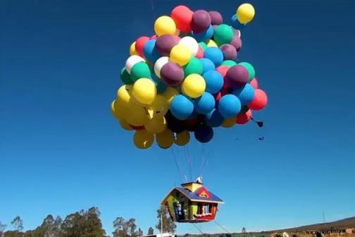 “坐氢气球打松塔飘走”工人已找到,氢气球能飞多高
