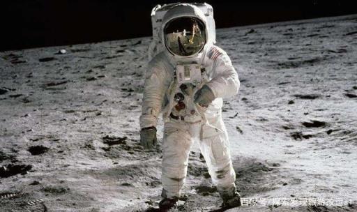 人类第一个登上月球的是阿姆斯特朗对吗,人类首次登上月球的是谁