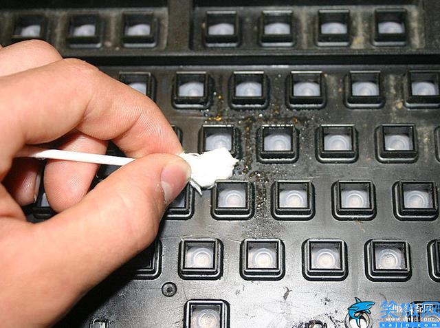 mac键盘油腻怎么清洗,清理键盘油渍小技巧