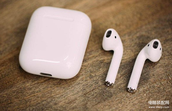 airpods充电时耳机要拿出来吗,苹果耳机充电正确方法