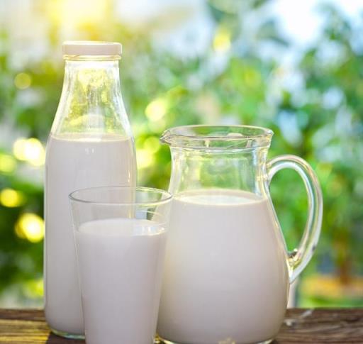 瘦的人喝脱脂牛奶和全脂牛奶哪个好,牛奶全脂低脂脱脂哪个好