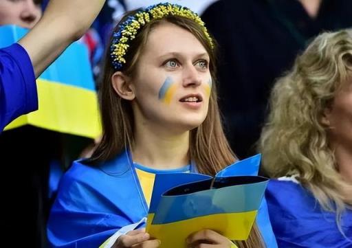 乌兰克的女孩子真的都很漂亮吗,乌克兰美女真的很多吗