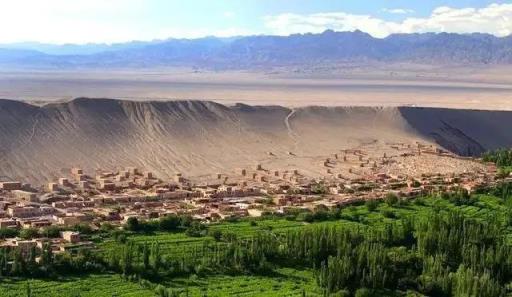 飞沙走石的吐鲁番盆地,吐鲁番戈壁滩旅游攻略